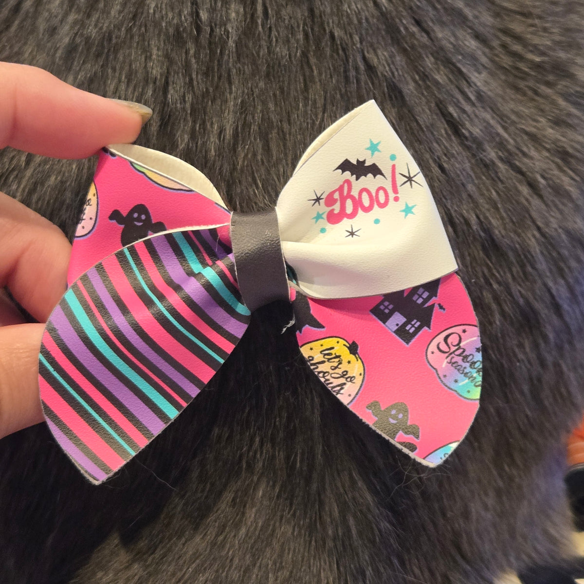 🎃 Spooky Ghost Hair Bow – Halloween Faux Leather Bow